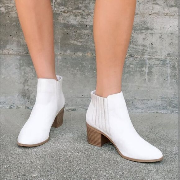 BRAND NEW QUPID LOW BLOCK HEEL POINTED TOE BOOT - Picture 1 of 16